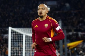 米6体育-罗马爆冷输给卡利亚里，欧冠席位岌岌可危(罗马欧联比赛)