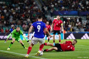 M6体育下载-欧国联赛球员交流互动频繁，友谊赛事举办的简单介绍